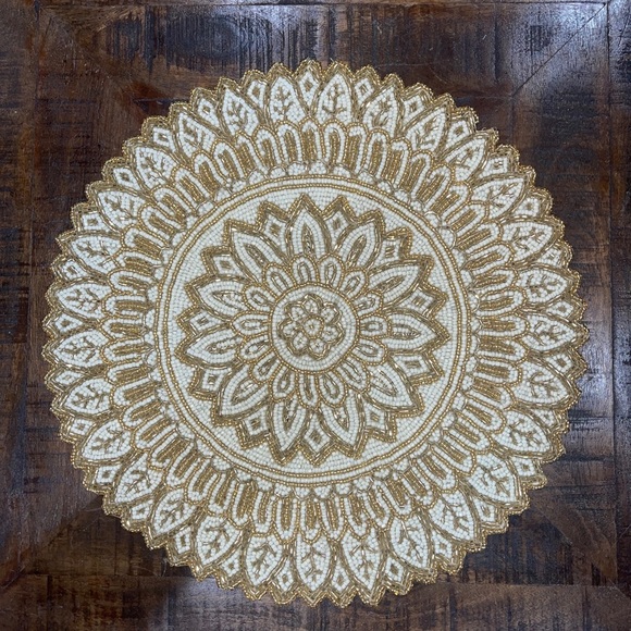 Made In India Beaded Charger Placemat Centerpiece 15”Round White Gold Christmas - Picture 2 of 5